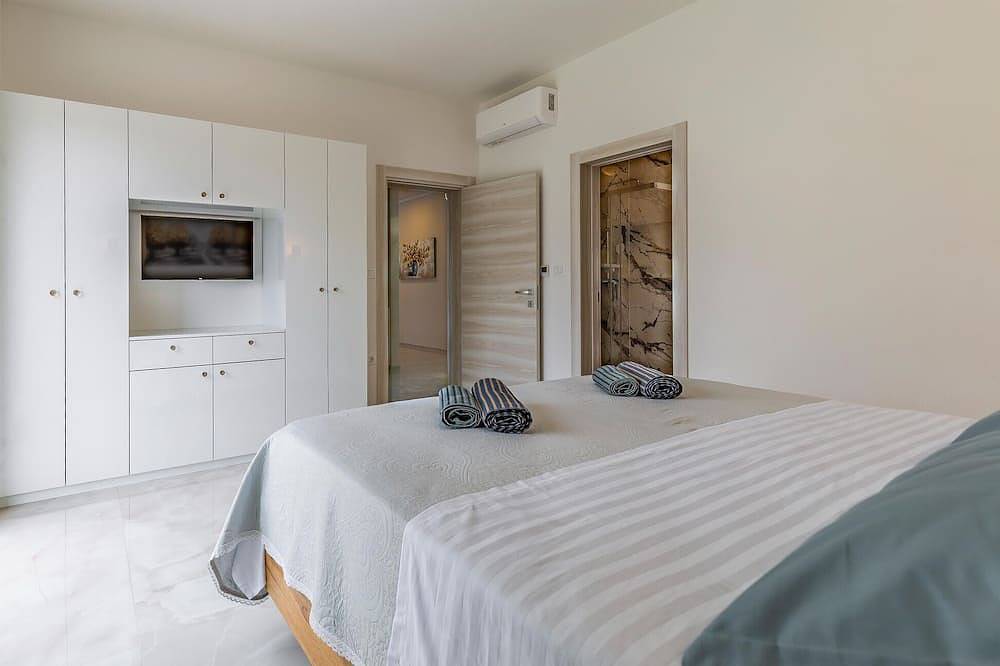 Wunderschönes Haus in Kavran mit privatem Swimmingpool, der drinnen oder. in Marčana, Südküste Istrien