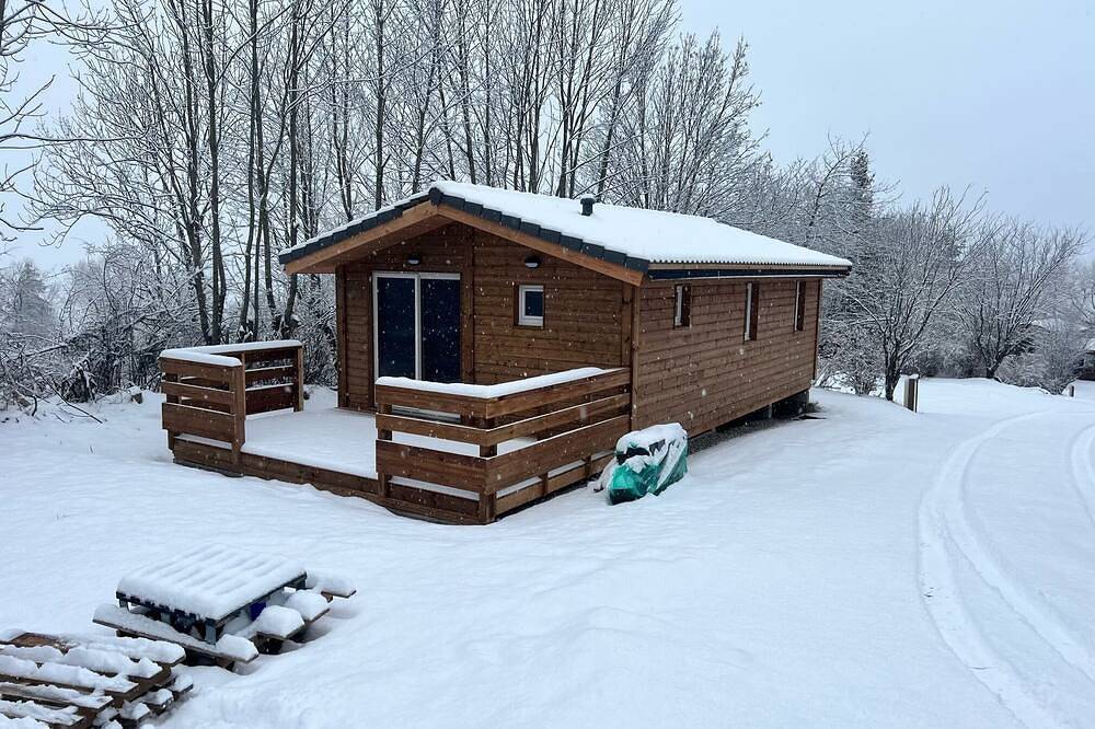 Chalet with private garden in the heart of nature, just a few metres from the ski slopes in Saint-Léger-les-Mélèzes, Écrins National Park