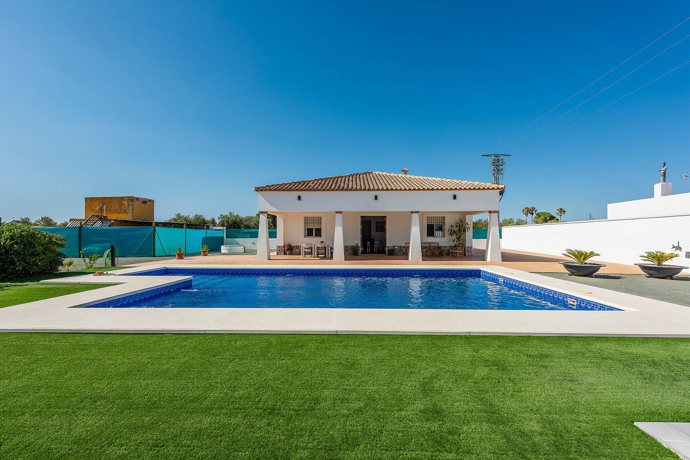 Villa "Casa Brisa del Valle" with Private Pool, Covered Terrace & Wi-Fi in Marchena, Sevilla Province