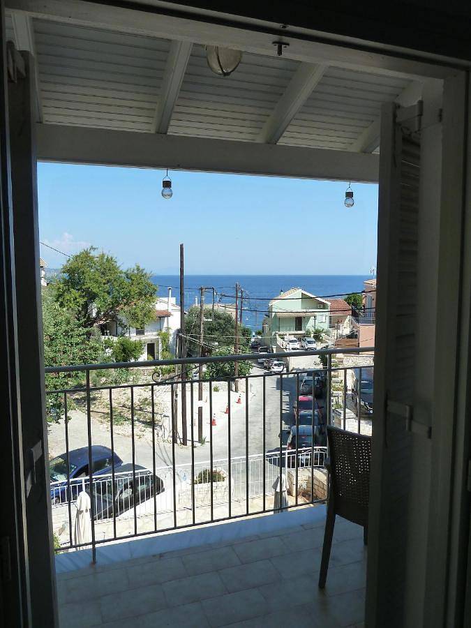 Appartement entier, Mandraki House Upper, 100m from Kaminaki Beach in Katavolos, Corfou