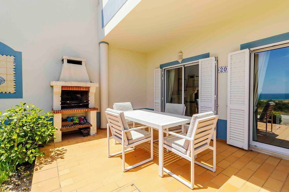Cozy quiet cottage at the Meia Praia beach, close to the village of Lagos in Lagos, Faro Distrikt