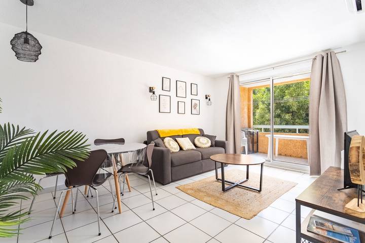 Ferienwohnung für 4 Personen, mit Balkon und Pool in Cavalaire-sur-Mer