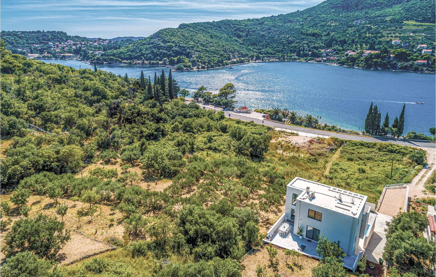 Holiday home for 8 people with terrace in Zaton, Grad Dubrovnik