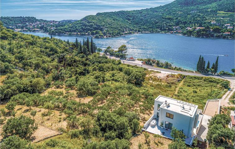 Charming 2BR Apartment with Pool & Terrace, 900m to Beach in Zaton, Grad Dubrovnik