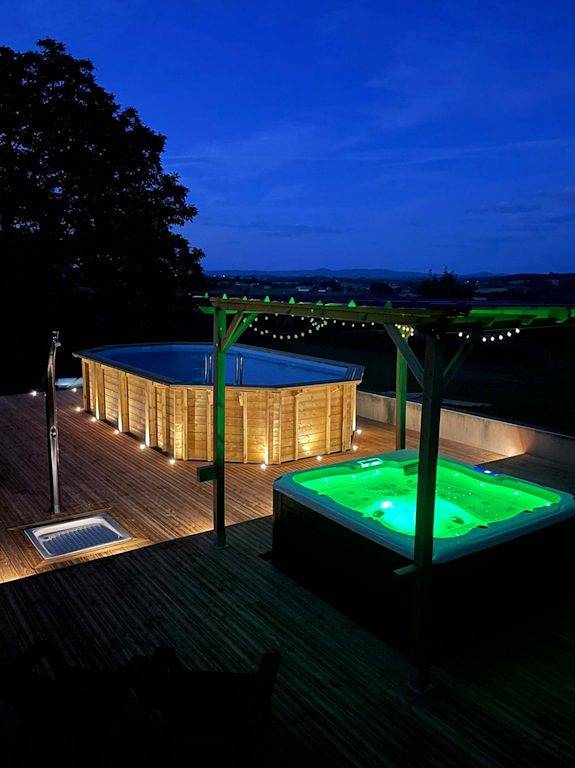 Grand Gîte Le Domaine du Grand Brugeron, spa et piscine in Vigeois, Région de Brive-la-Gaillarde
