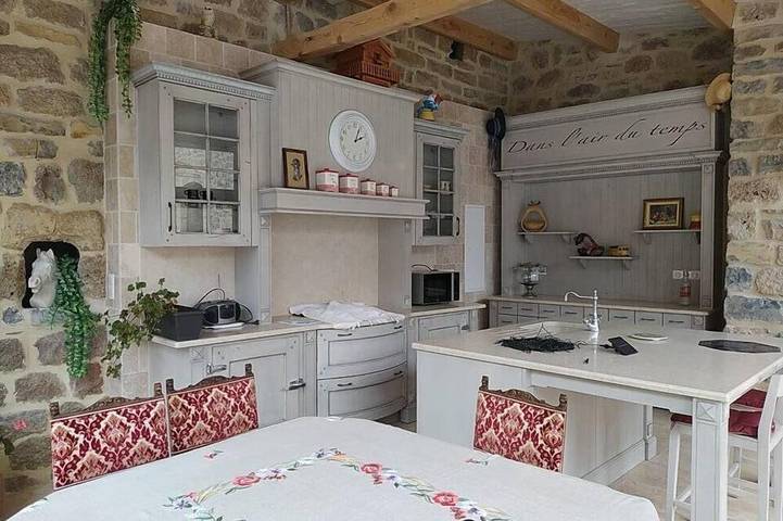 Location de vacances pour 12 personnes, avec jardin à Saint-Étienne-du-Valdonnez