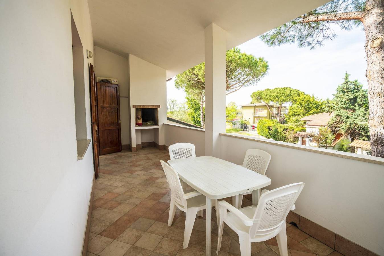Chalet, terrace with fireplace, private garden in Lido di Volano, Province de Ferrare