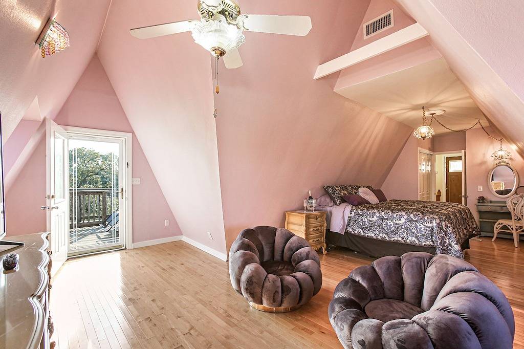 Unique Bayou Waterfront Whimsical home in family neighbor in Slidell, Lake Pontchartrain