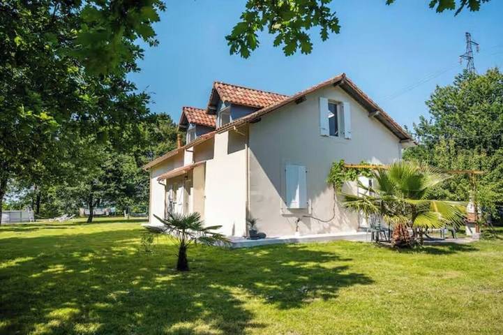 Location de vacances pour 9 personnes, avec jacuzzi et piscine dans Morcenx-la-Nouvelle