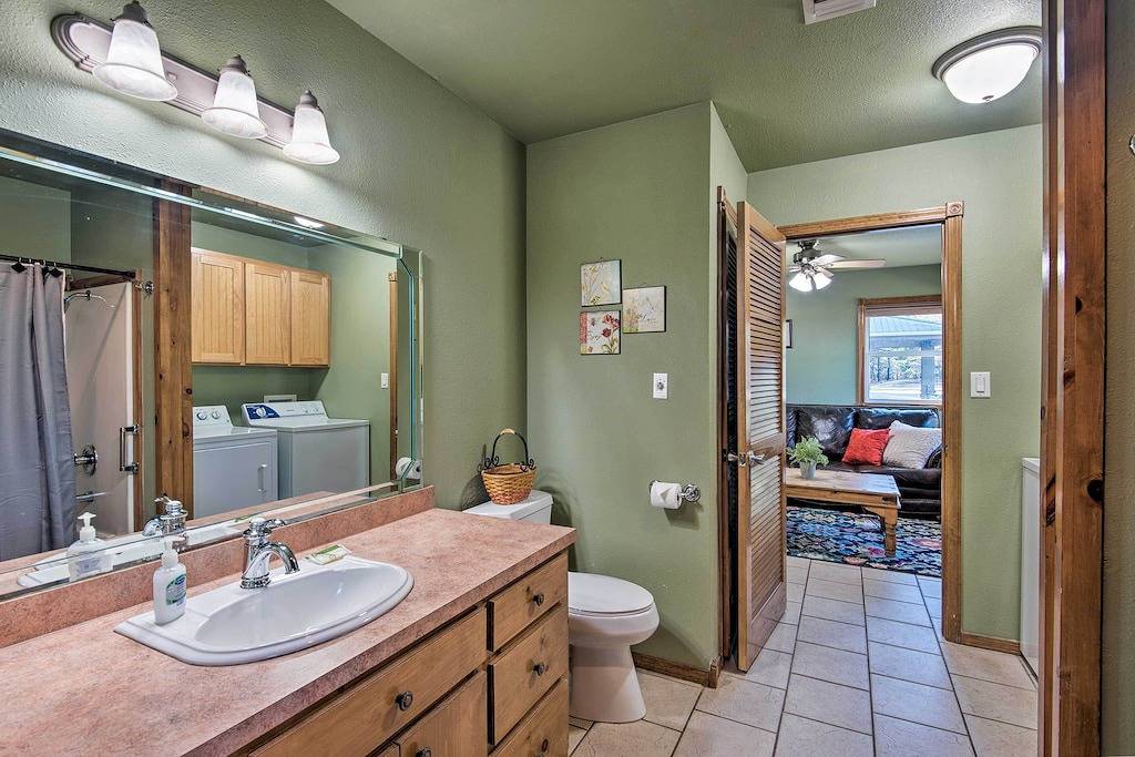 Neu! Hütte mit Feuerstelle - 9 Mi zum Broken Bow Lake! in Broken Bow Lake