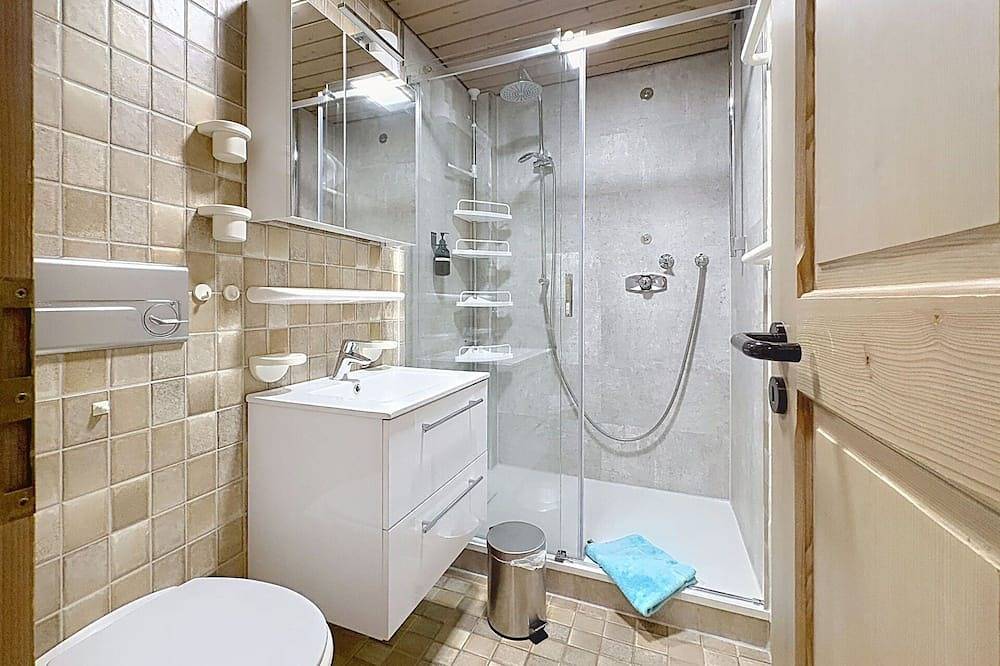 Schönes alleinstehendes Ferienhaus mit privatem Pool,  W-Lan, Tv, Innenhof und Haustiere erlaubt in Görwihl, Südschwarzwald