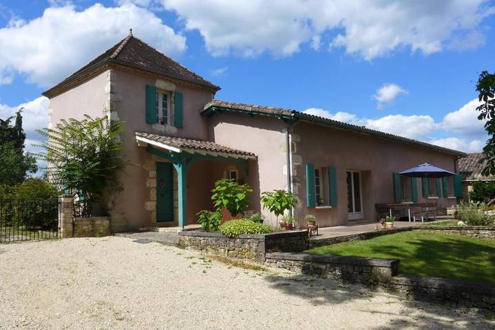 Appartement de vacances pour 2 personnes, avec vue et terrasse ainsi que jardin et piscine