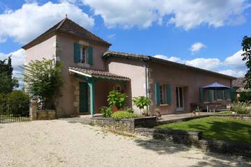 Cottage pour 2 personnes, avec piscine et jardin ainsi que terrasse et vue à Dévillac