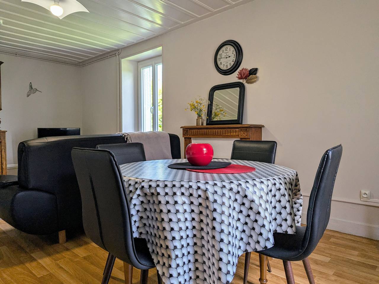 Maison de caractère avec jardin, idéale famille, près de Brioude, prox. baignade et ski in Saint-Just-près-Brioude, Haute-Loire