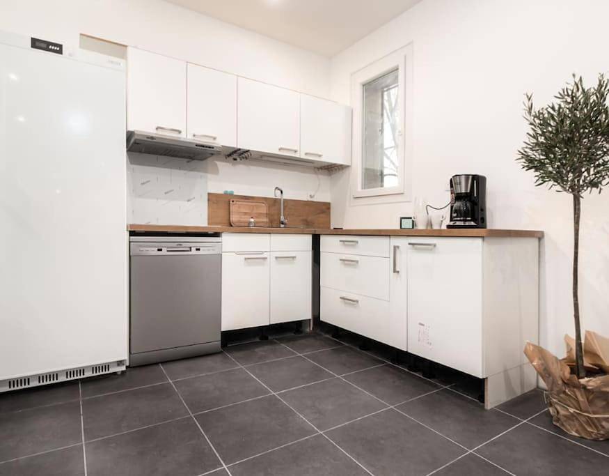 Appartement entier, Chambre qualité hôtel 4 etoiles dans un appartement partagé in Frouzins, Toulouse et ses environs
