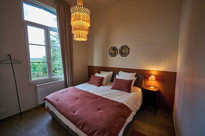La Cure de Rièzes, Chimay, newly renovated cottage for 12 with sauna in Chimay, Hennegau