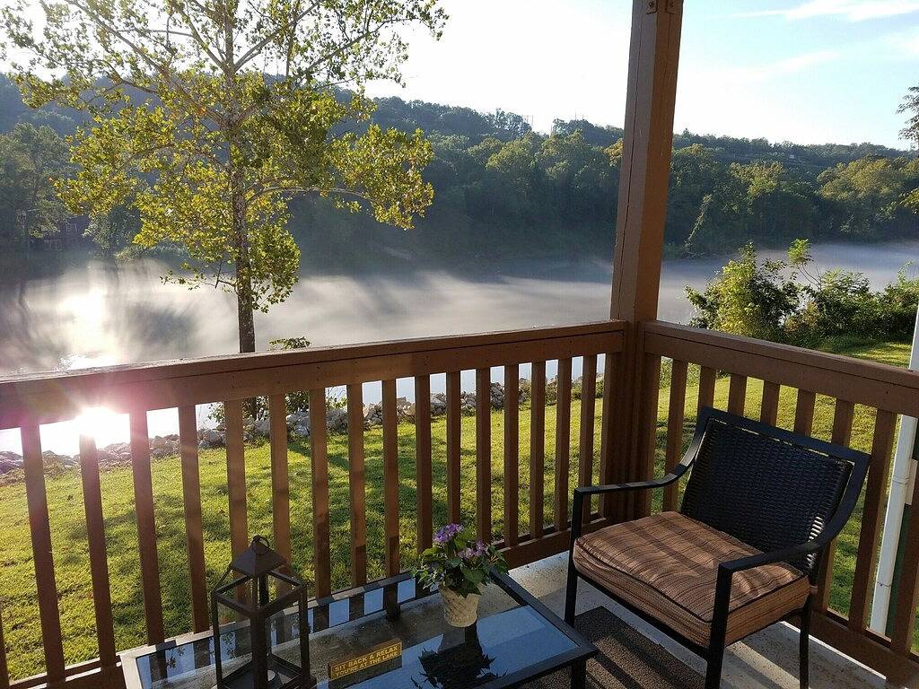 Ganze Wohnung, Atemberaubende am See! Haustierfreundlich! Superior-Einrichtung, keine Gebühren! neue All in 2017 in Table Rock Lake