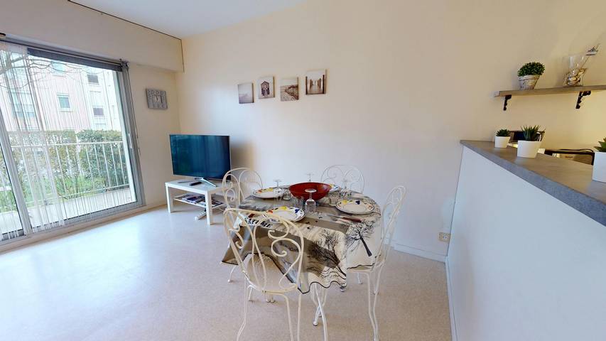 Entire apartment, Cocon Royal - Terrasse & Plage à 800m in Saint-Gilles-Croix-de-Vie, Loire Valley