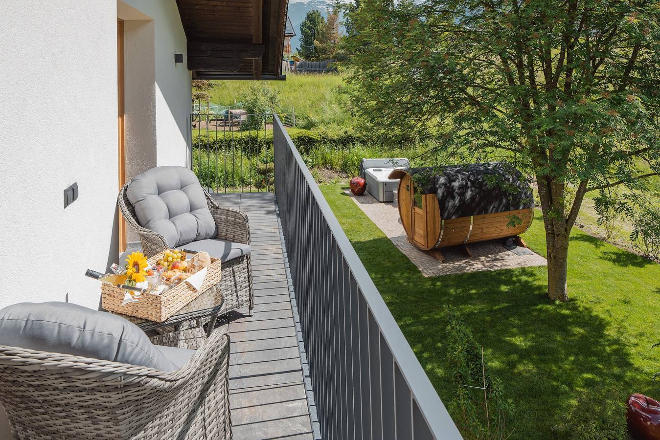 Ganze Wohnung, Ferienwohnung 'Alpenrose' mit Bergblick, Gemeinschaftsterrasse und Wlan in Preindl, Gsies
