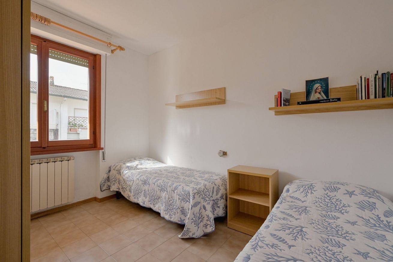 Ganze Wohnung, Guesthost - Casa del Sole Comfy Flat with Parking in Massa, Italienische Riviera
