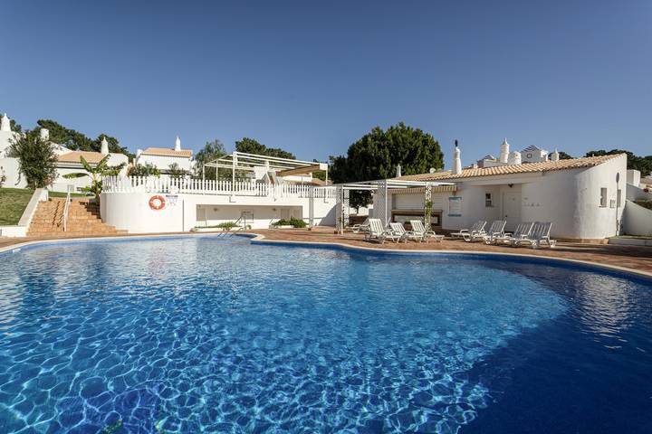 Casa de férias para 4 pessoas, com varanda e jardim e ainda piscina em Vilamoura