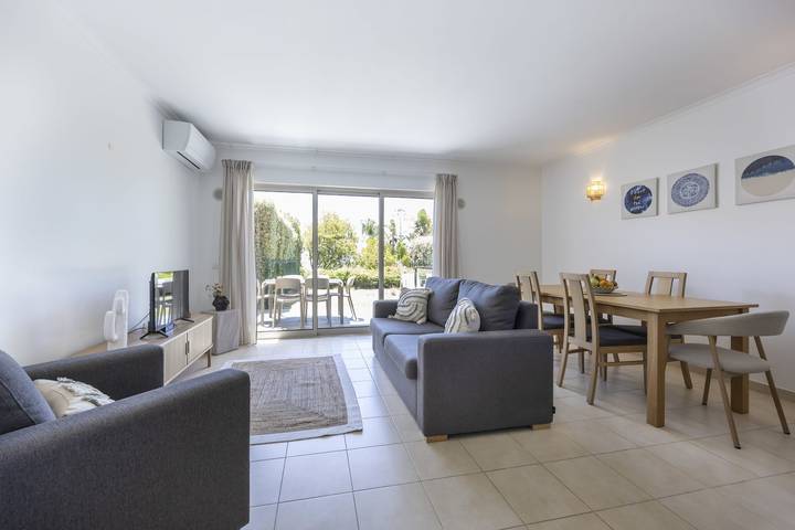 Villa for 6 people, with balcony and pool as well as garden, child-friendly - 1