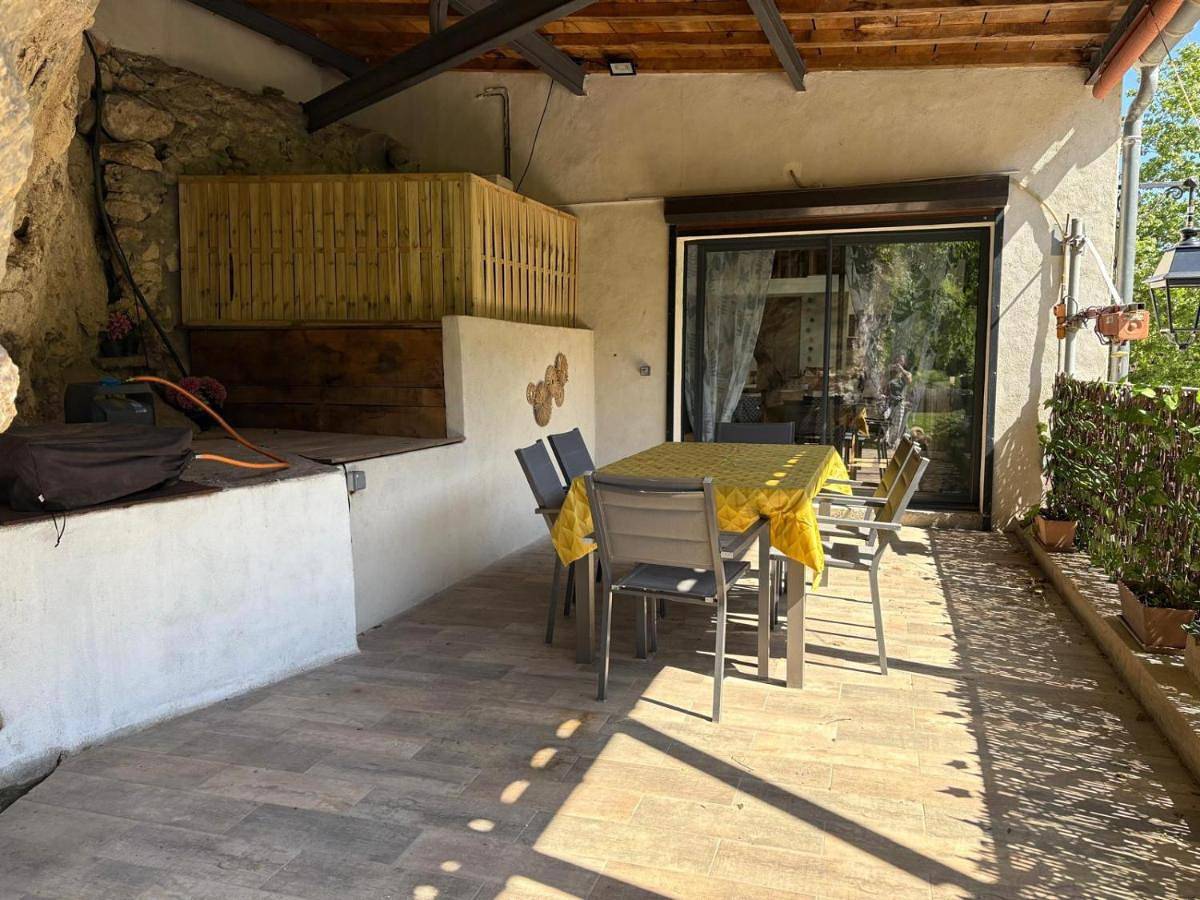 Appartement entier, Two-Bedroom Apartment in Saint-Guilhem-le-Désert, Côte méditerranéenne (France)