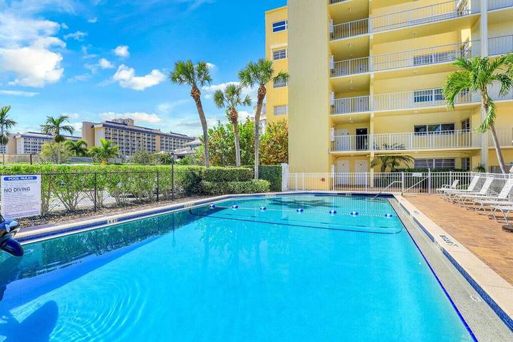 Ferienwohnung für 2 Personen, mit Whirlpool und Sauna sowie Pool und Garten in Marco Island