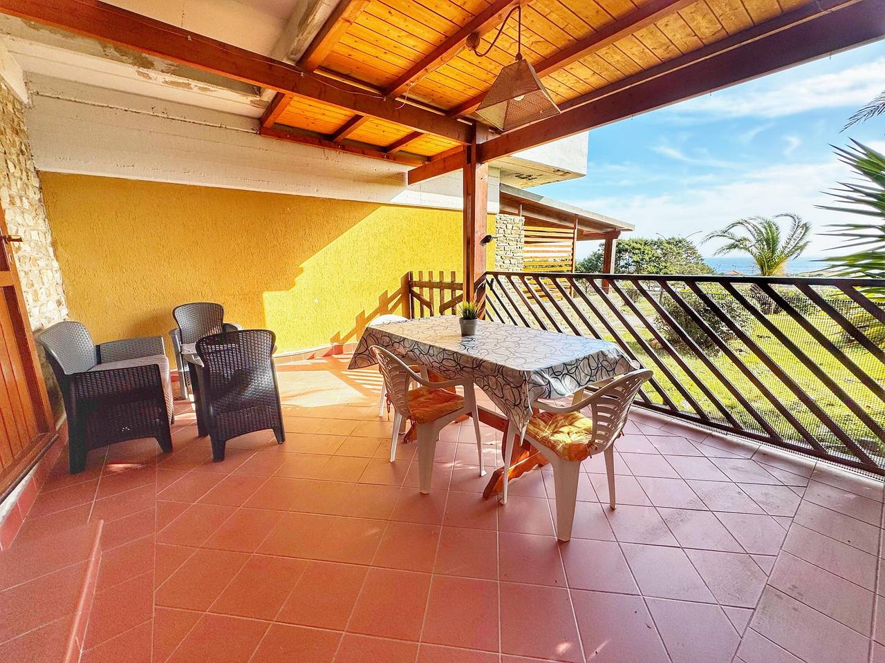 Entire apartment, Apartment 'Casa 3' with Sea View, Private Terrace and Shared Garden in Stintino, Nurra