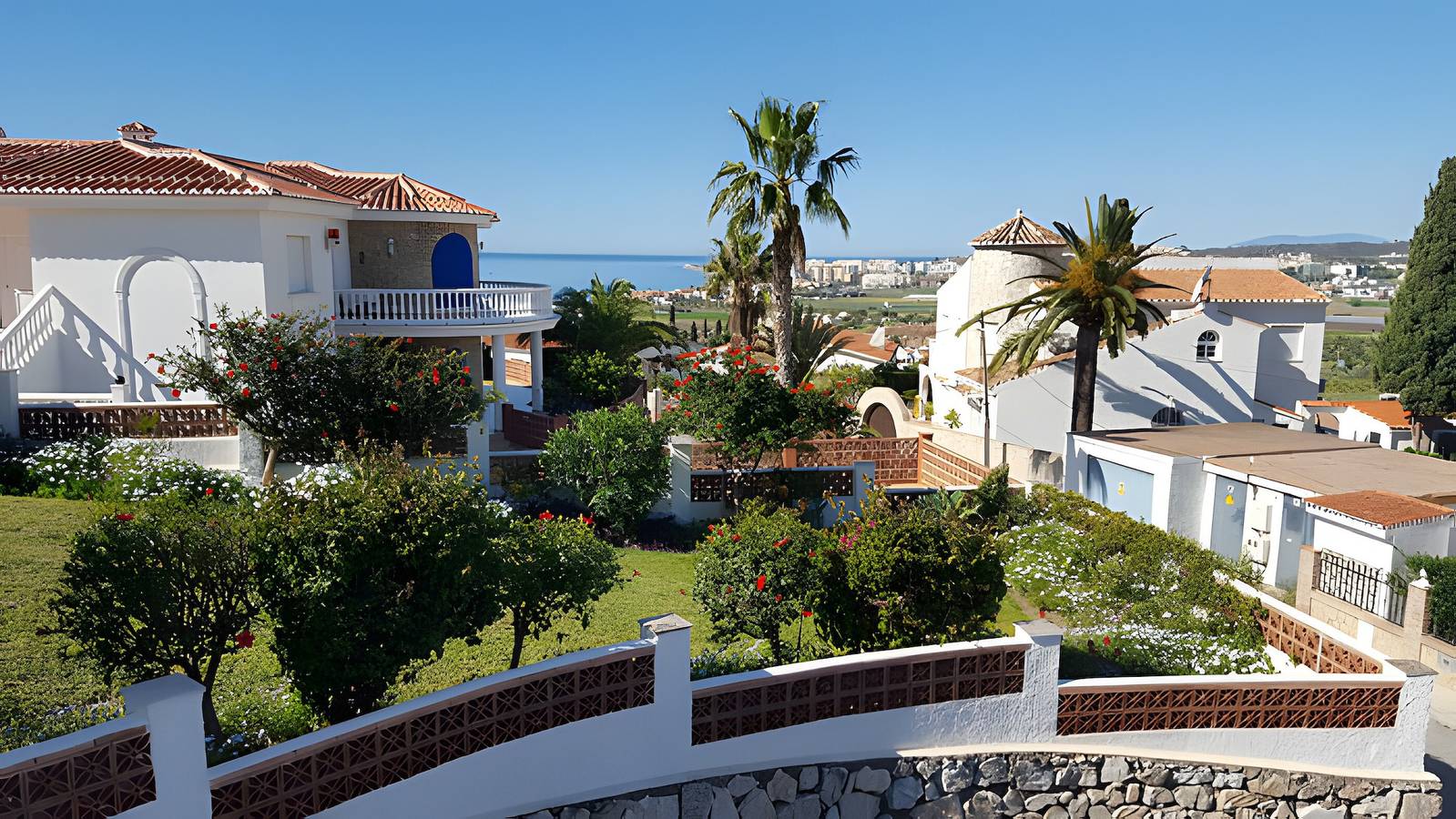 Romero, chalet independiente con piscina y vistas a la bahía in Urbanización Villa del Mar, Vélez-Málaga
