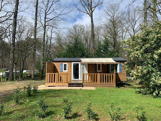Location de vacances pour 6 personnes, avec jardin ainsi que vue et piscine, animaux acceptés à Saint-Chéron