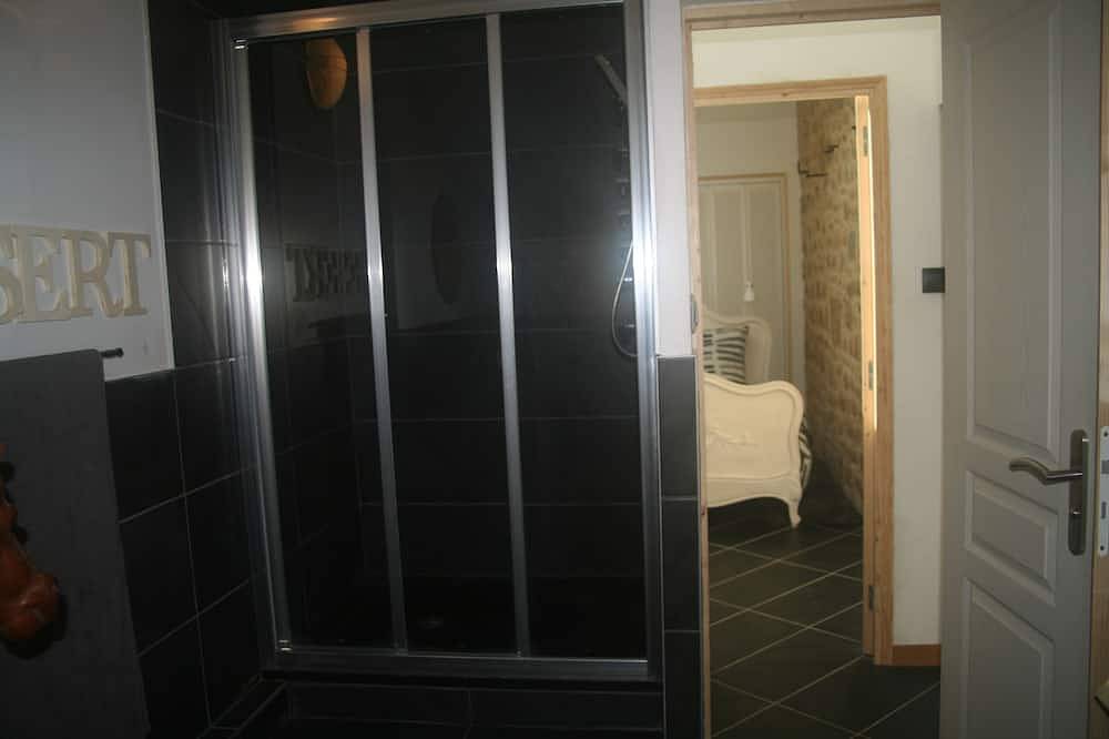 Gite de luxe dans un cadre paisible avec piscine privée chauffée à l'eau salée in Louvigné-du-Désert, Fougères-Vitré