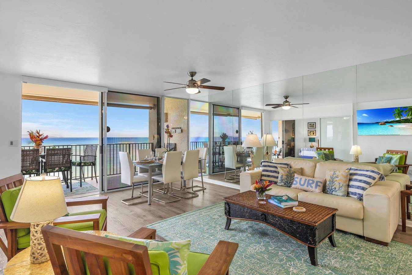 Geheel appartement, Oceanfront Corner Unit - Whales  Turtles   Sunsets w  2 Lanais in Kahana, Napili-Honokowai