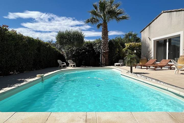 Villa pour 4 personnes, avec terrasse ainsi que jacuzzi et jardin à Saint-Cyr-sur-Mer