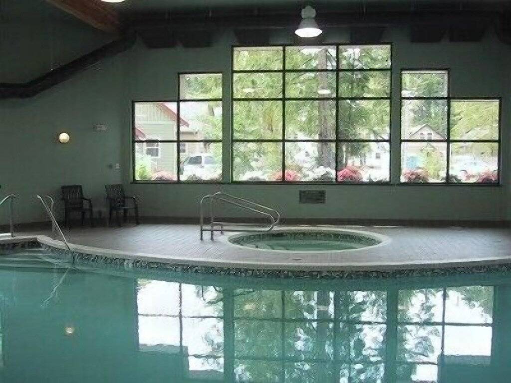 Pet Friendly 2 Schlafzimmer plus Dachboden, in Parksville schönen Urlaubsgebiet in Parksville, Regional District of Nanaimo