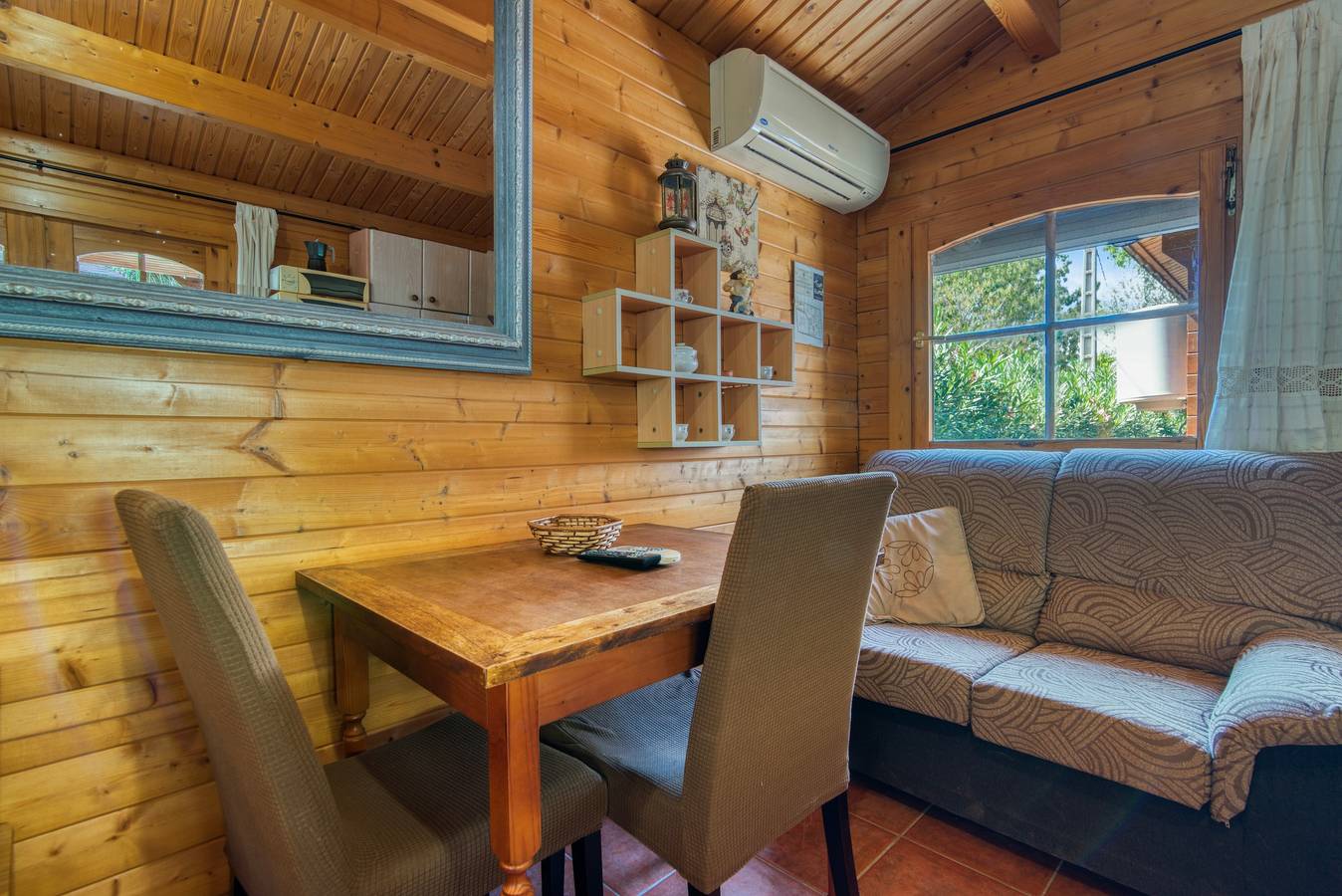 Entire apartment, Null 'Entre Viejos Olivos 8' with Mountain View, Shared Pool and Air Conditioning in Benicolet, Valencia Province