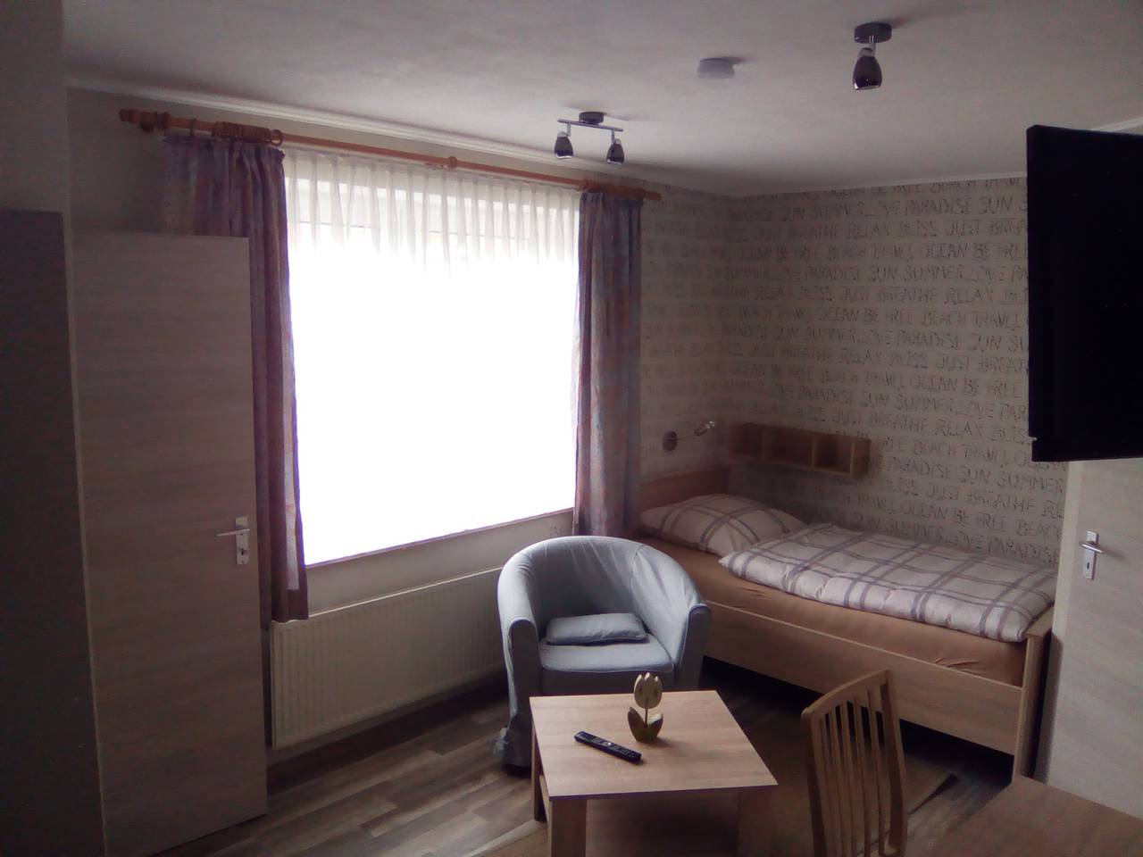 Ganze Ferienwohnung, Janßen, Siebelt - Einzelzimmer 1 in Neuharlingersiel, Nordseeküste