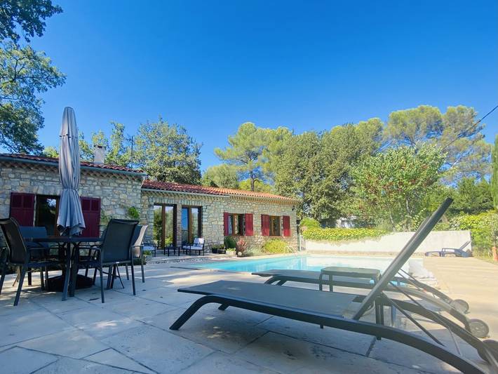 Location de vacances pour 6 personnes, avec terrasse et jardin à Trans-en-Provence - 2