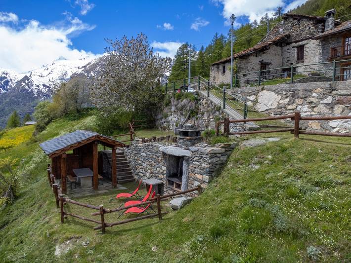 Gîte pour 2 personnes, avec terrasse et jardin dans Vallée d'Aoste - 2