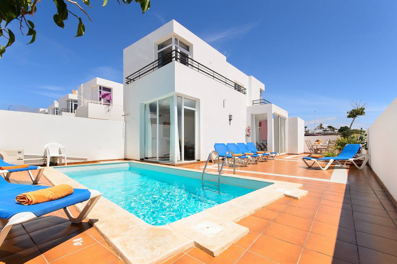 Linda casa de férias com piscina aquecida, pátio privado e óptima localização in Puerto del Carmen, Tías