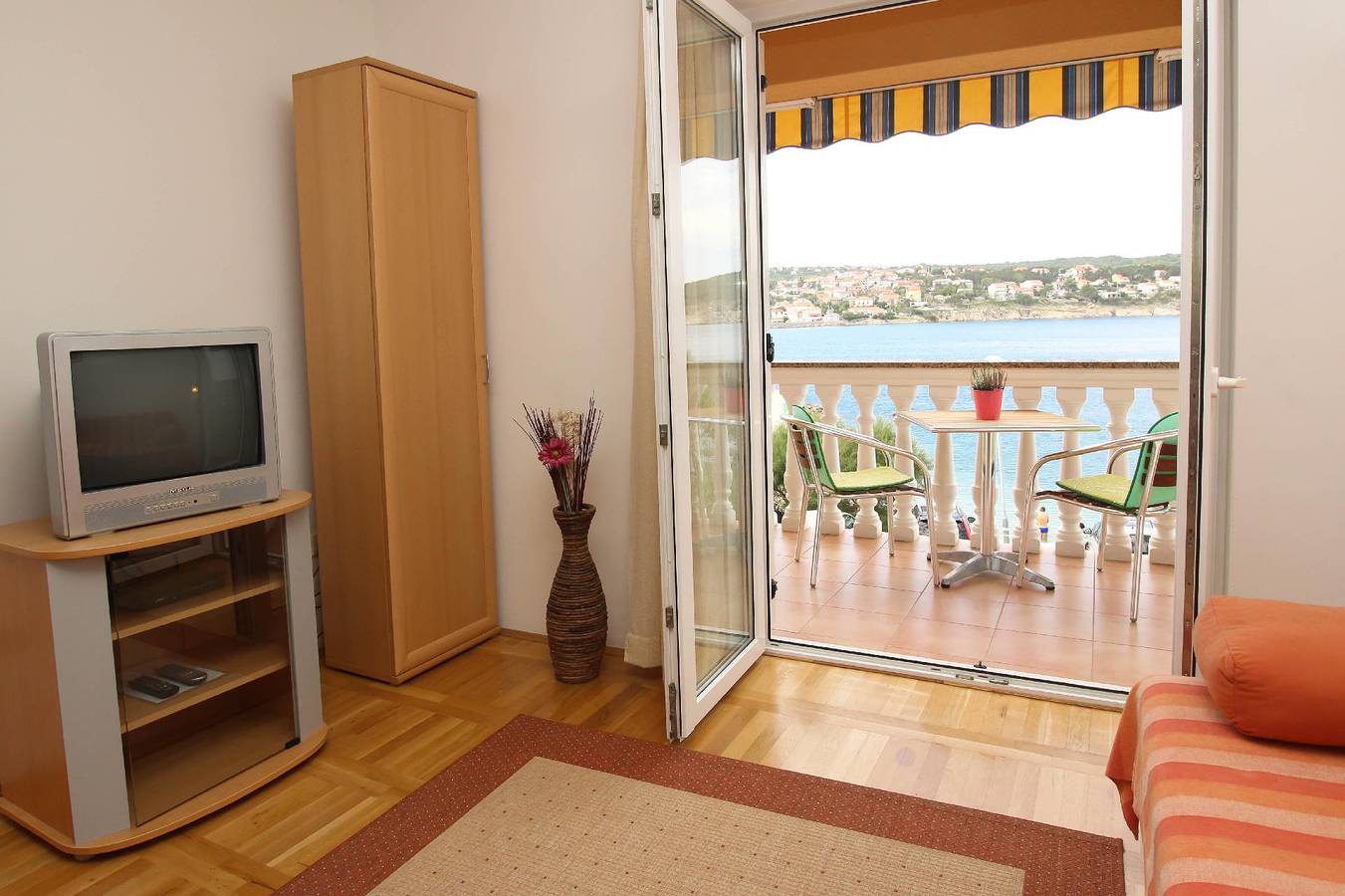 Ganze Ferienwohnung, Apartment Villa Tiha-10m vom Strand, Meerblick in Silo (Krk), Krk