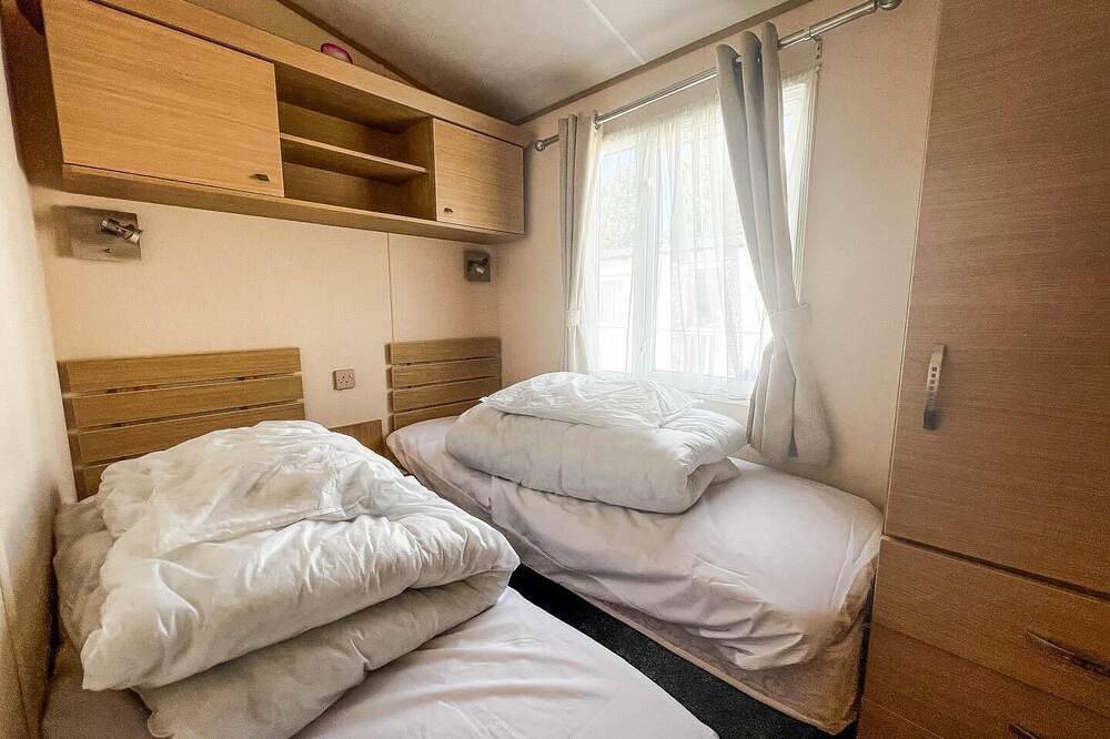 Great 6 berth caravan by the beach at California Cliffs in Scratby in California (Great Yarmouth), Great Yarmouth