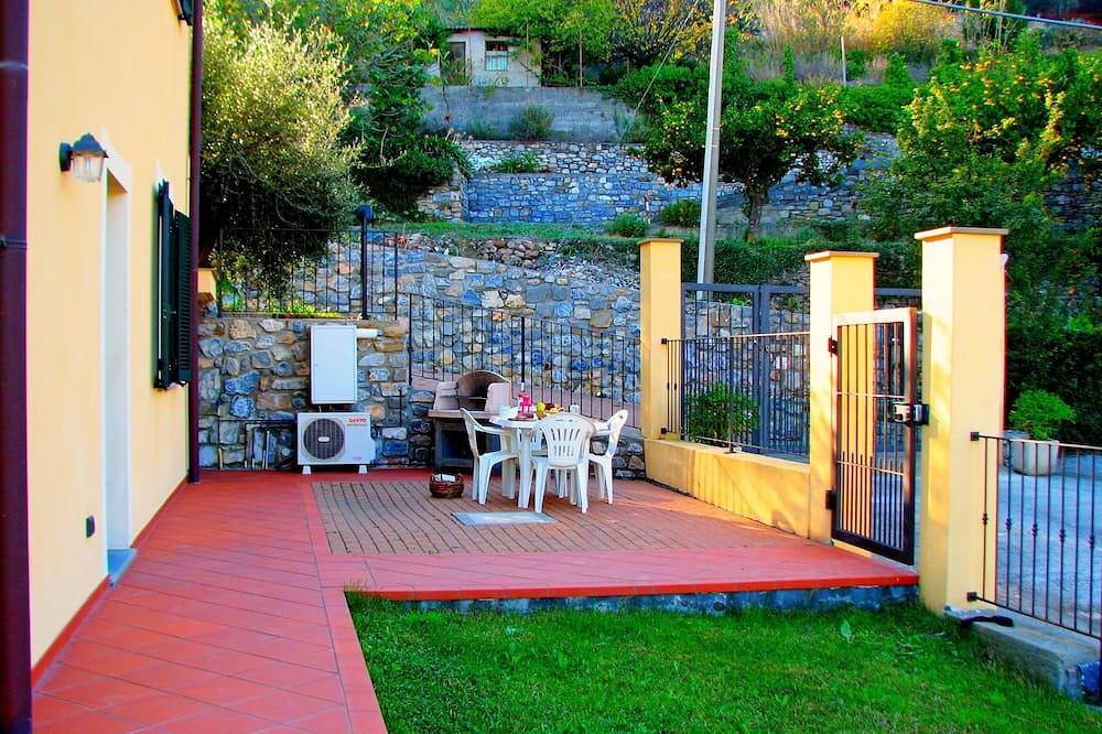 Apartamento entero, La Meloria: terraza y jardín con barbacoa - a 2 km de las playas de Diano Marina in Diano Castello, Riviera di Ponente