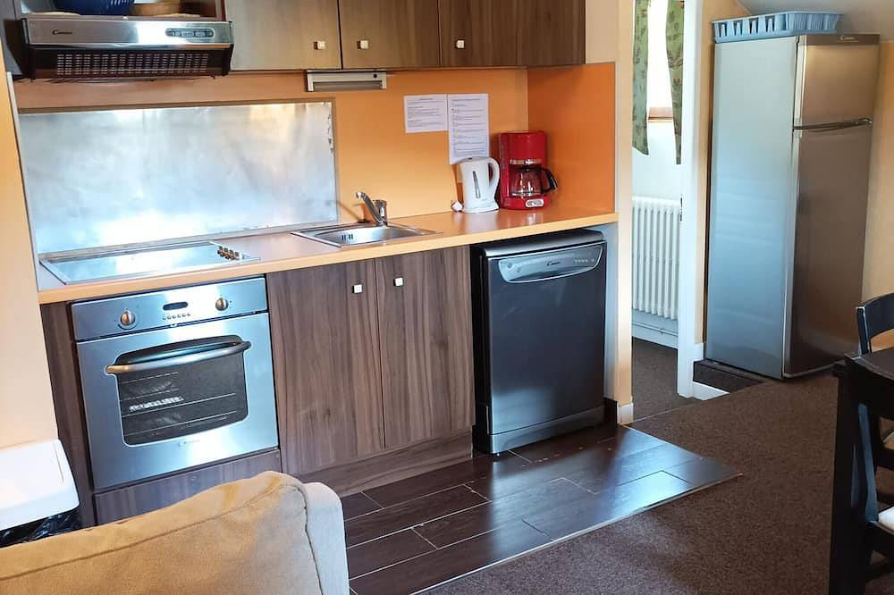 Entire apartment, Charming Castle Apartment for 6 with Pool, Sauna, and Free Wifi in Jausiers in Jausiers, Mercantour National Park