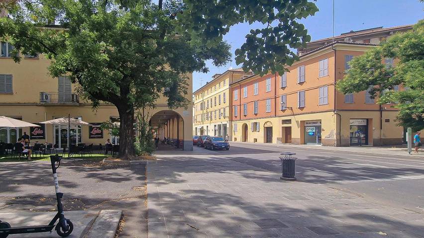 B&b per 16 persone, con Balcone e Terrazza a Reggio Emilia