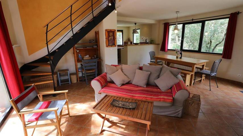 Location de vacances pour 6 personnes, avec Terrasse et Piscine à Viols-en-Laval