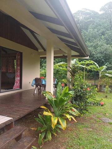 Gîte pour 2 personnes, avec terrasse et jardin dans Ha'apiti