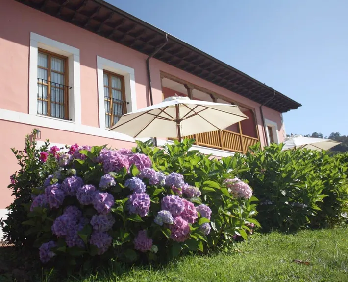 Hotel para 2 personas, con vistas además de terraza y jardín - 1