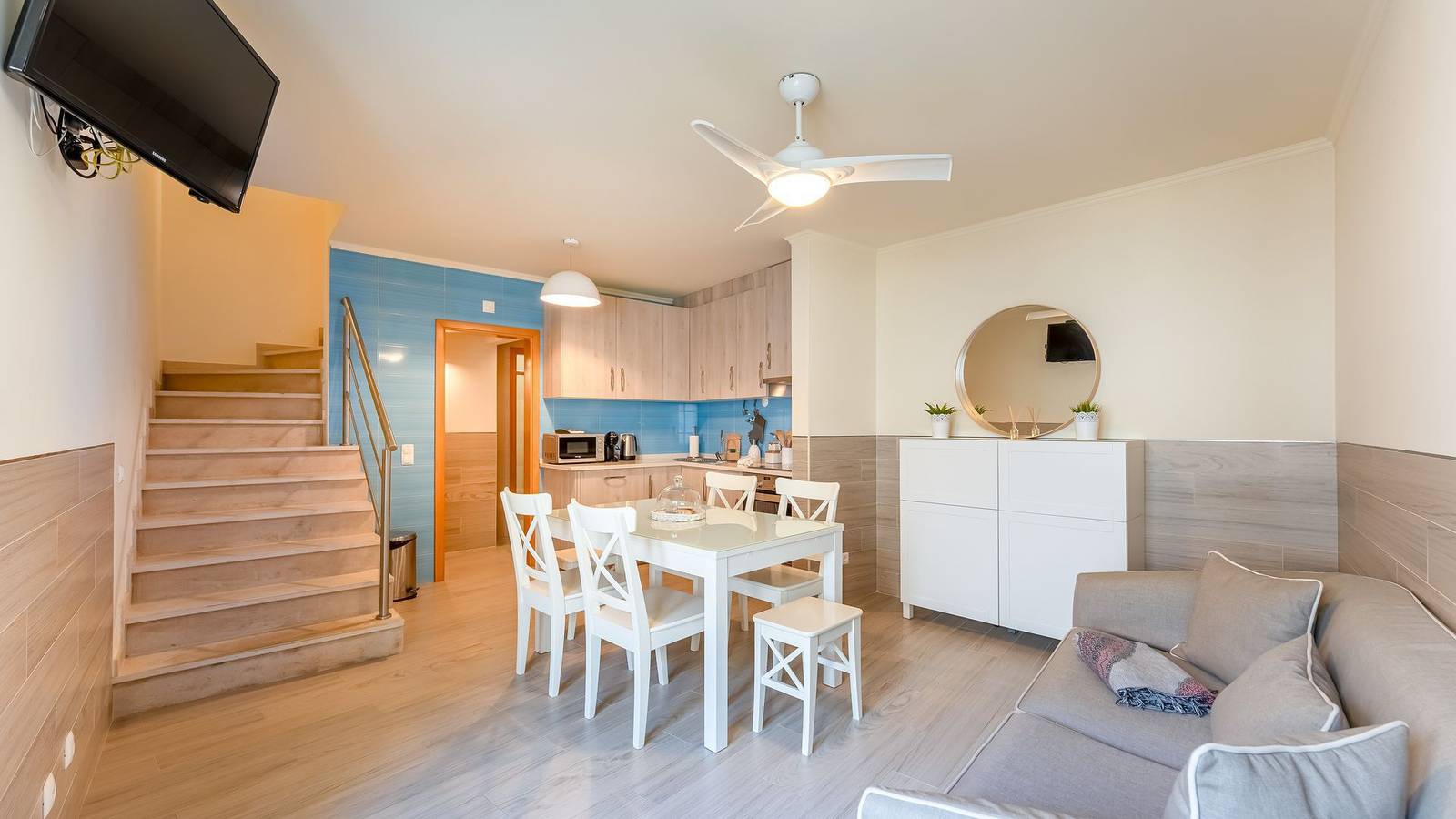Modern 3 Bdr Duplex House W/ Terrace by Lovelystay in Armação de Pêra (costa), Armação de Pêra