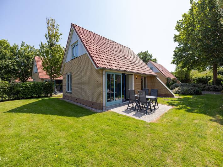 Vakantiehuis voor 7 personen, with terras and zwembad as well as tuin, kindvriendelijk in Andijk